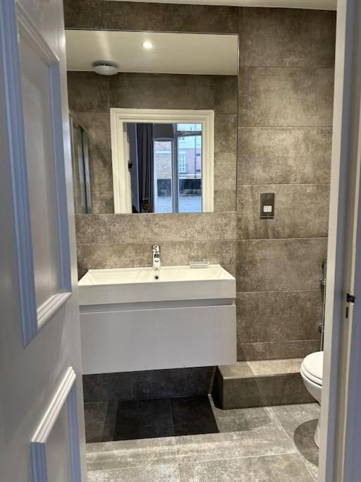 Stunning 2 Bed/2Bath Flat In Heart Of Kensington Apartment London Luaran gambar